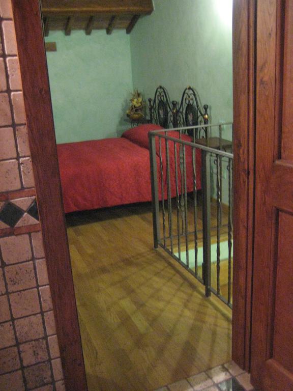 Отель La Casa Di Ercole Беванья Номер фото