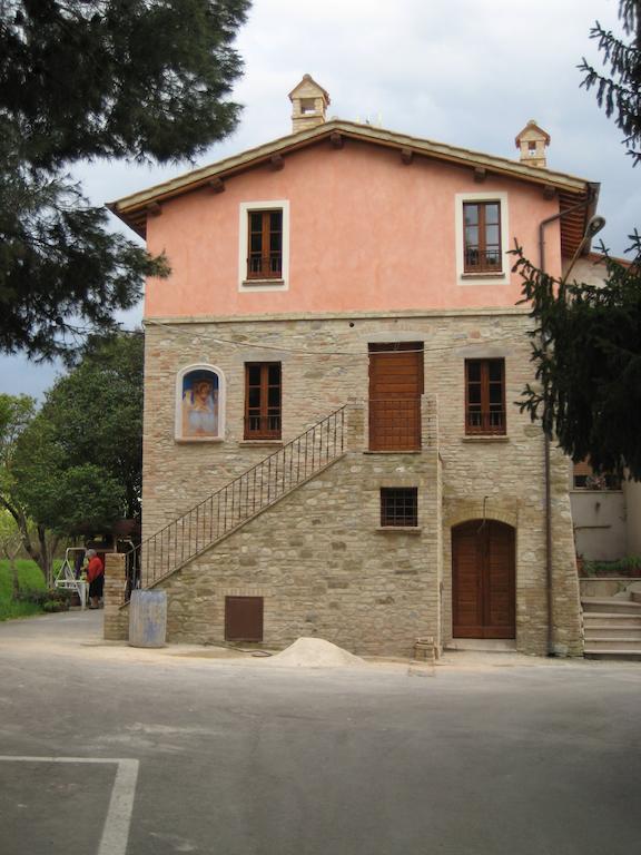 Отель La Casa Di Ercole Беванья Экстерьер фото
