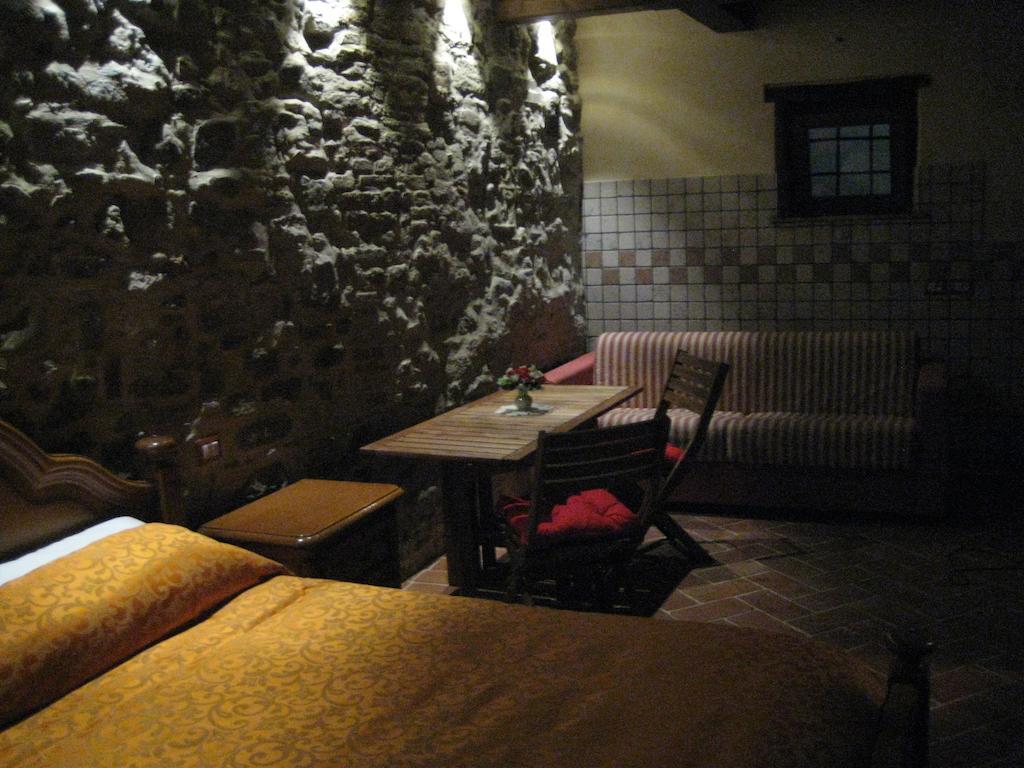 Отель La Casa Di Ercole Беванья Экстерьер фото