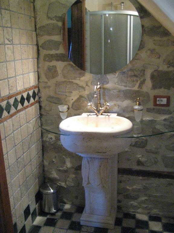 Отель La Casa Di Ercole Беванья Номер фото