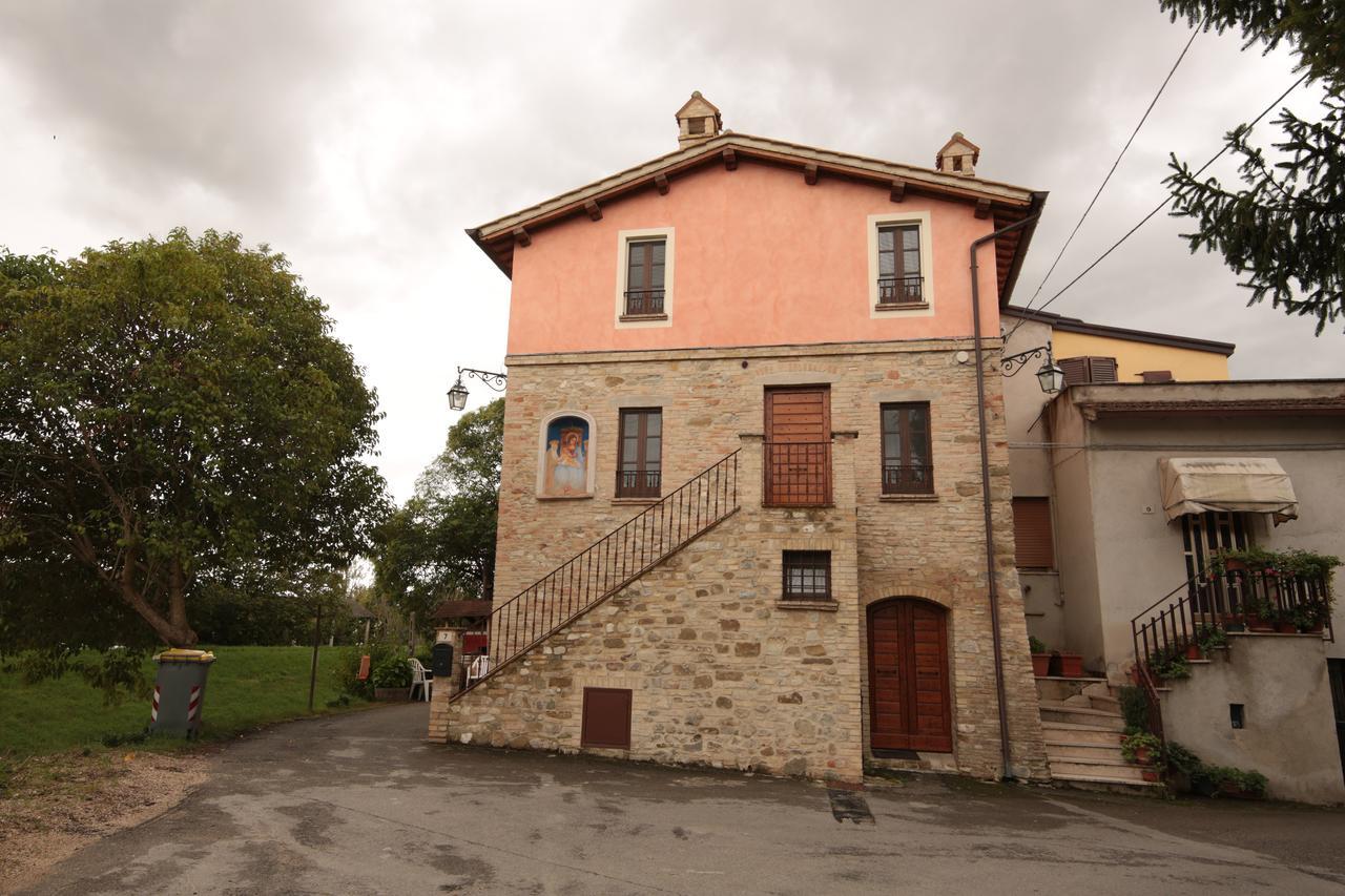 Отель La Casa Di Ercole Беванья Экстерьер фото